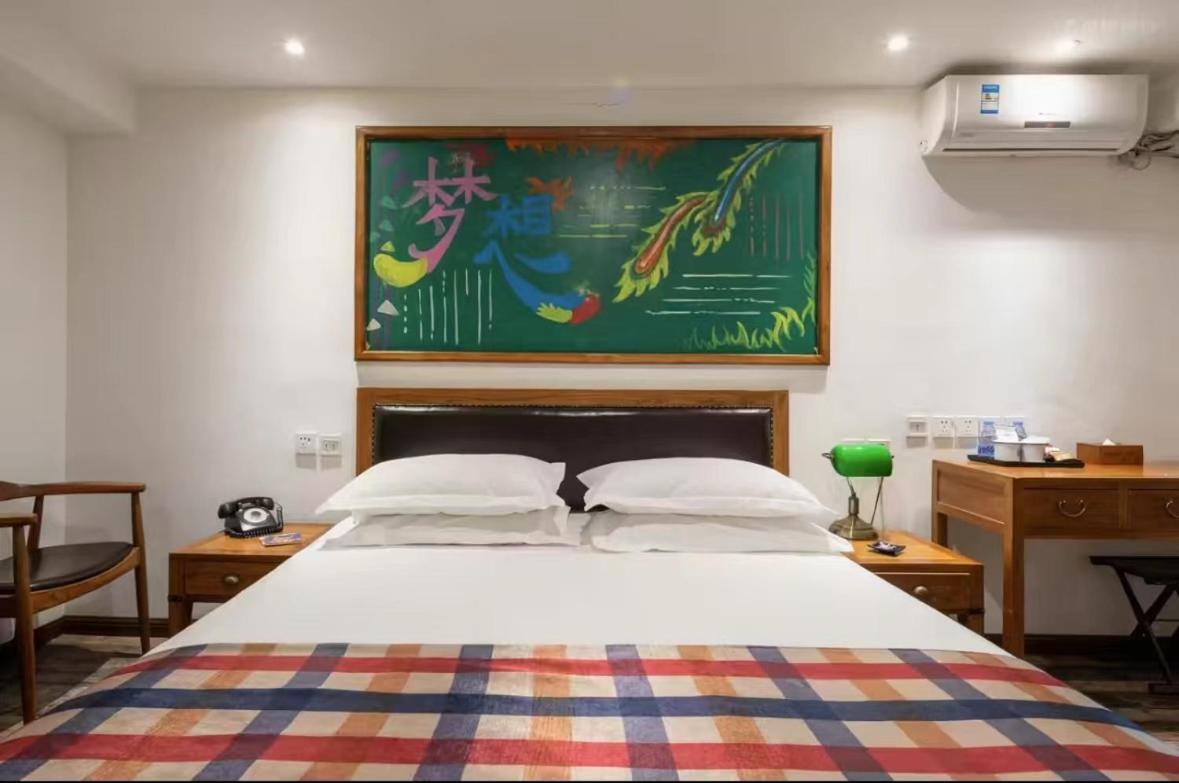 Nostalgia Hotel Beijing Guozijian Ghost Street - Near Beijing Lama Temple, Beihai Park, Jingshan Park, Drum Tower, Houhai Bar Street, Tian'Anmen Square, Located In Beijing Traditional Hutongs, 5 Minutes Away From Beixinqiao Metro Station Esterno foto