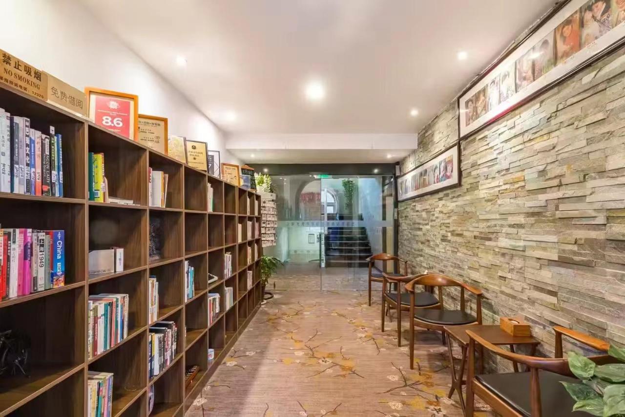 Nostalgia Hotel Beijing Guozijian Ghost Street - Near Beijing Lama Temple, Beihai Park, Jingshan Park, Drum Tower, Houhai Bar Street, Tian'Anmen Square, Located In Beijing Traditional Hutongs, 5 Minutes Away From Beixinqiao Metro Station Esterno foto