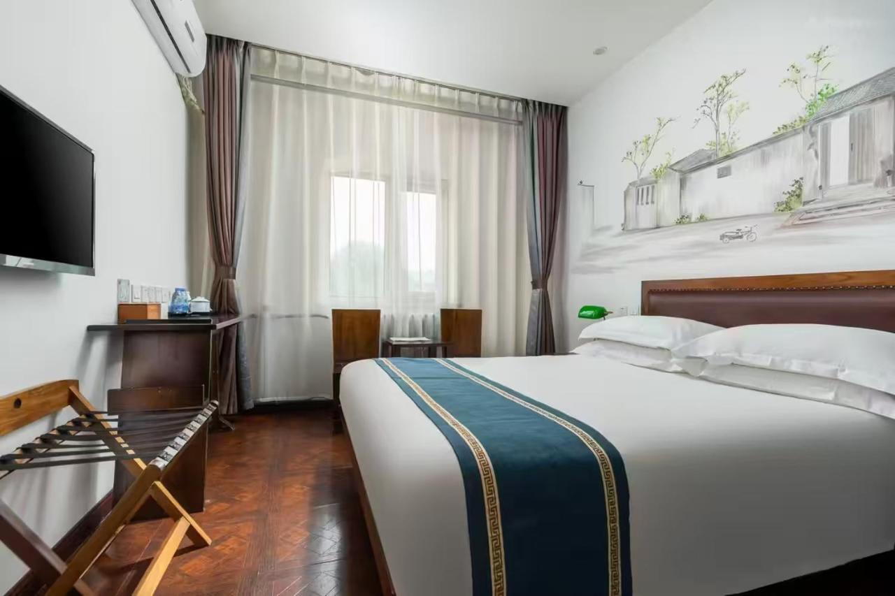 Nostalgia Hotel Beijing Guozijian Ghost Street - Near Beijing Lama Temple, Beihai Park, Jingshan Park, Drum Tower, Houhai Bar Street, Tian'Anmen Square, Located In Beijing Traditional Hutongs, 5 Minutes Away From Beixinqiao Metro Station Esterno foto