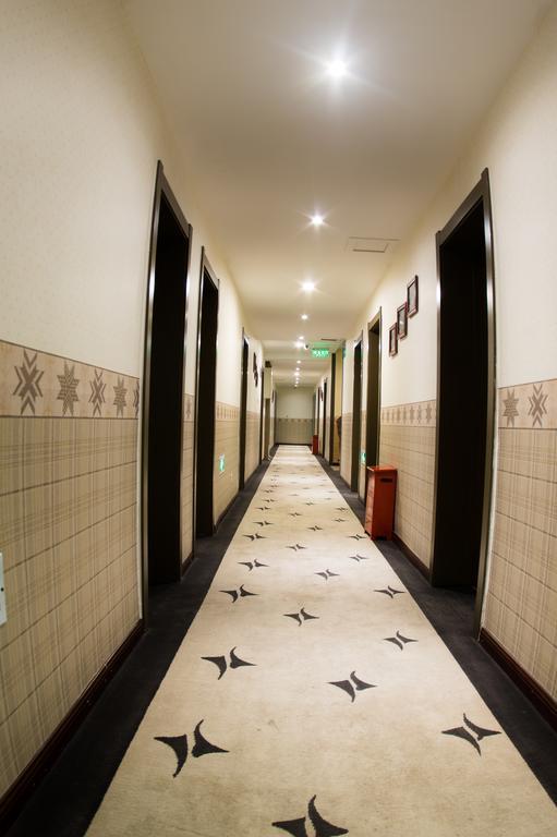 Nostalgia Hotel Beijing Guozijian Ghost Street - Near Beijing Lama Temple, Beihai Park, Jingshan Park, Drum Tower, Houhai Bar Street, Tian'Anmen Square, Located In Beijing Traditional Hutongs, 5 Minutes Away From Beixinqiao Metro Station Esterno foto