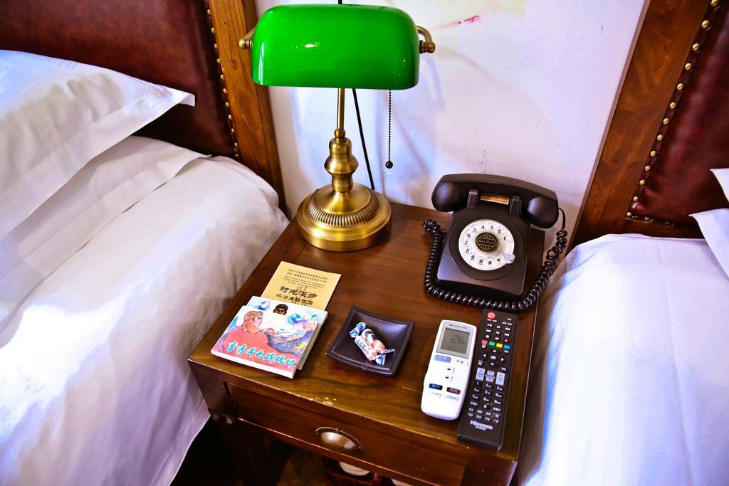 Nostalgia Hotel Beijing Guozijian Ghost Street - Near Beijing Lama Temple, Beihai Park, Jingshan Park, Drum Tower, Houhai Bar Street, Tian'Anmen Square, Located In Beijing Traditional Hutongs, 5 Minutes Away From Beixinqiao Metro Station Esterno foto