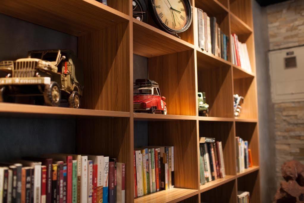 Nostalgia Hotel Beijing Guozijian Ghost Street - Near Beijing Lama Temple, Beihai Park, Jingshan Park, Drum Tower, Houhai Bar Street, Tian'Anmen Square, Located In Beijing Traditional Hutongs, 5 Minutes Away From Beixinqiao Metro Station Esterno foto