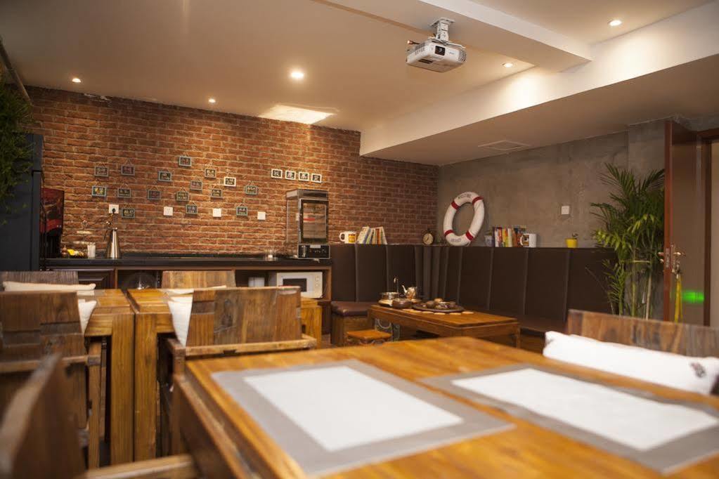 Nostalgia Hotel Beijing Guozijian Ghost Street - Near Beijing Lama Temple, Beihai Park, Jingshan Park, Drum Tower, Houhai Bar Street, Tian'Anmen Square, Located In Beijing Traditional Hutongs, 5 Minutes Away From Beixinqiao Metro Station Esterno foto